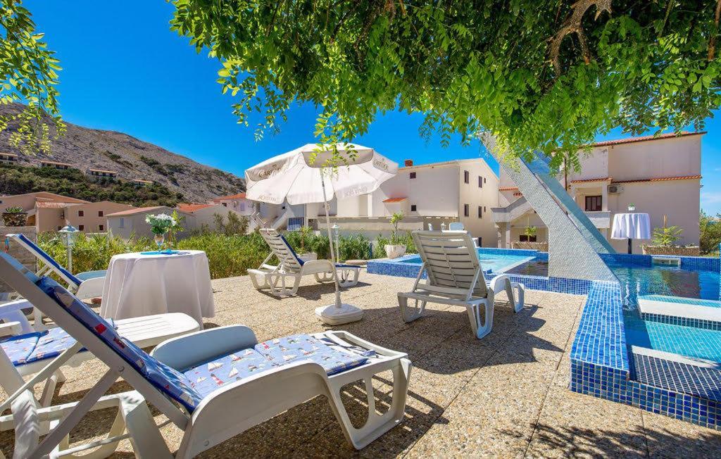 Bed & Breakfast Valentina Metajna Exterior photo